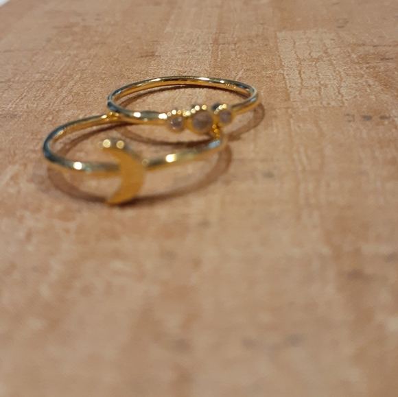 NEW Minimalist Dainty Gold Toned Moon CZ Ring Set - Picture 4 of 8